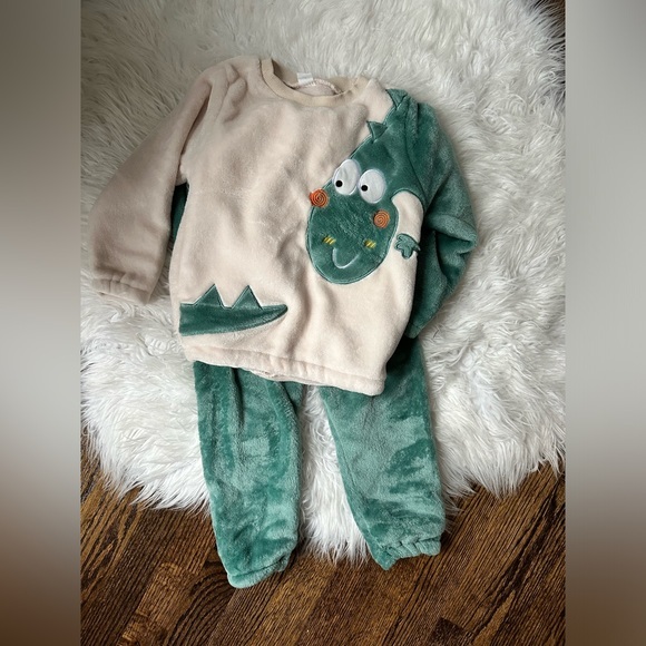 SHEIN Dino set - Picture 1 of 8